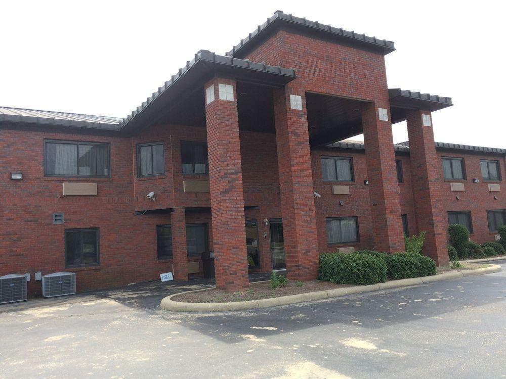 Days Inn By Wyndham Phenix City Near Fort Moore Exterior photo