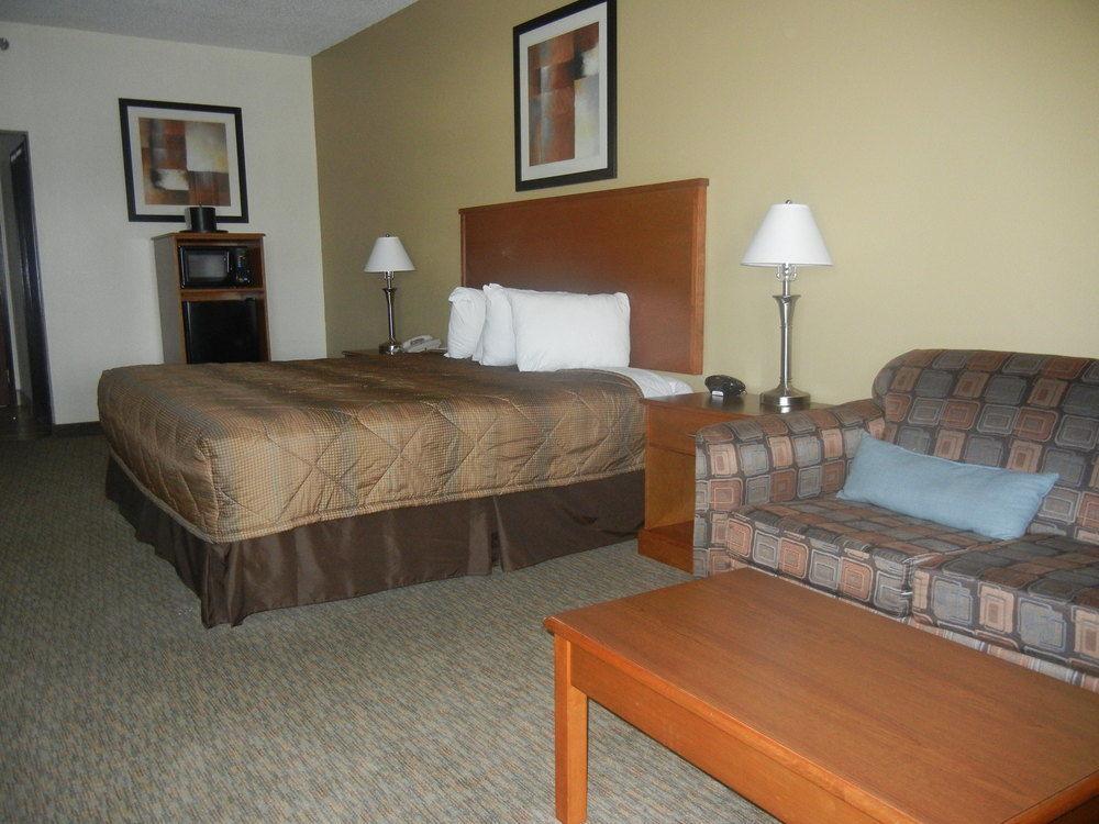 Days Inn By Wyndham Phenix City Near Fort Moore Exterior photo