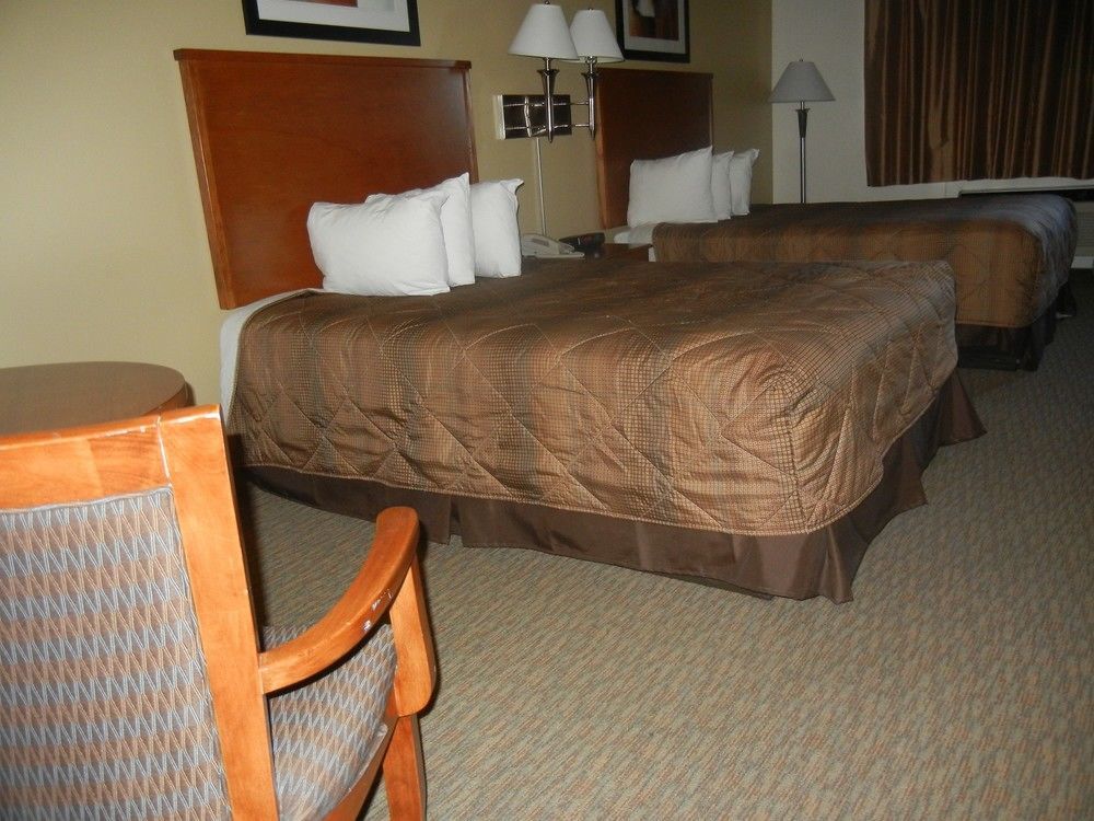 Days Inn By Wyndham Phenix City Near Fort Moore Exterior photo