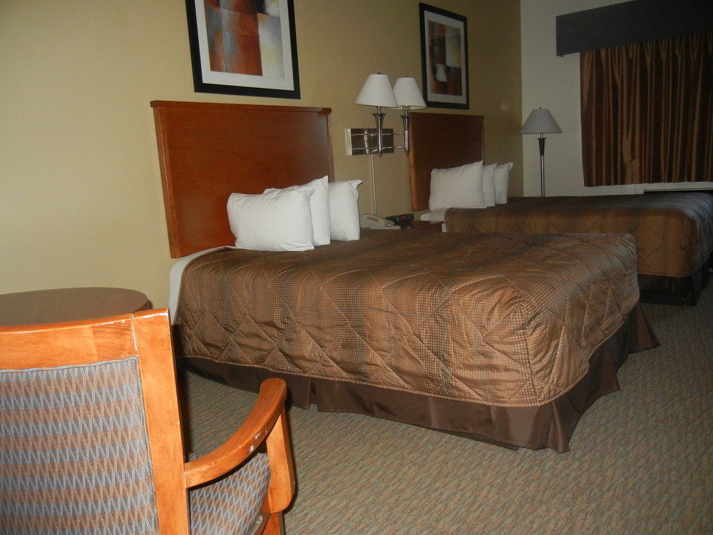 Days Inn By Wyndham Phenix City Near Fort Moore Exterior photo